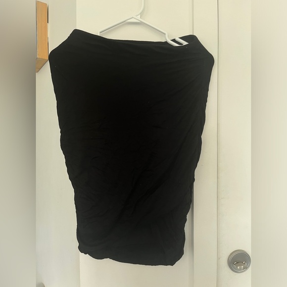 #83 🌺 5/$30 🌺 H&M stretchy ruched black skirt - Picture 1 of 8